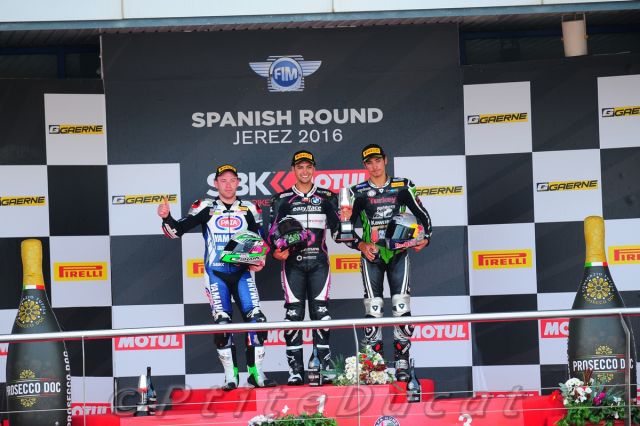 Podium_4386.jpg